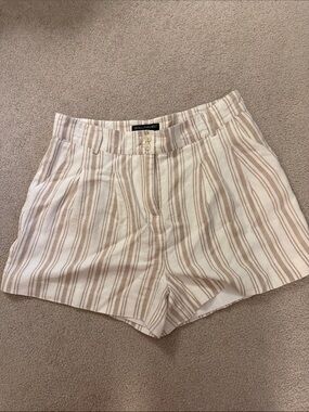 CENTRAL PARK WEST linen shorts in white